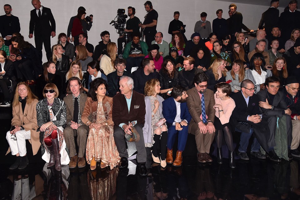 Οι Tonne Goodman, Anna Wintour, Wes Anderson, Juman Malouf, Bill Murray, Brady Cunningham, Jason Schwartzman, Roman Coppola, Jennifer Coppola, Jonathan Newhouse & Emanuele Farneti στο σόου του οίκου Prada ready-to-wear autumn/winter '18/'19. Αυτά είναι τα πιο εμβληματικά front rows όλων των εποχών-15