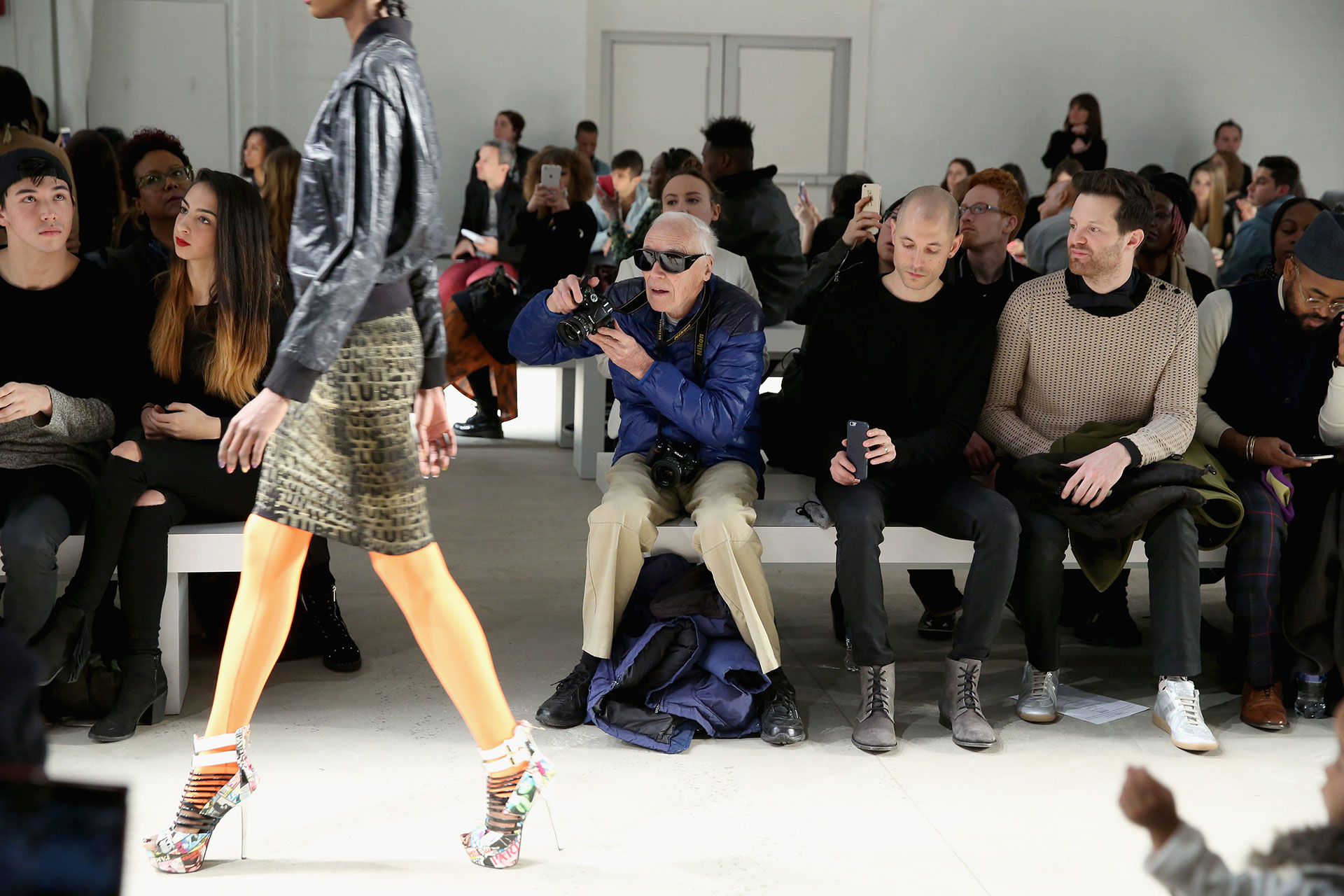 Ο Bill Cunningham φωτογραφίζει το Xuly Bet Fall 2016 fashion show κατά τη διάρκεια του New York Fashion Week. Αυτά είναι τα πιο εμβληματικά front rows όλων των εποχών-33