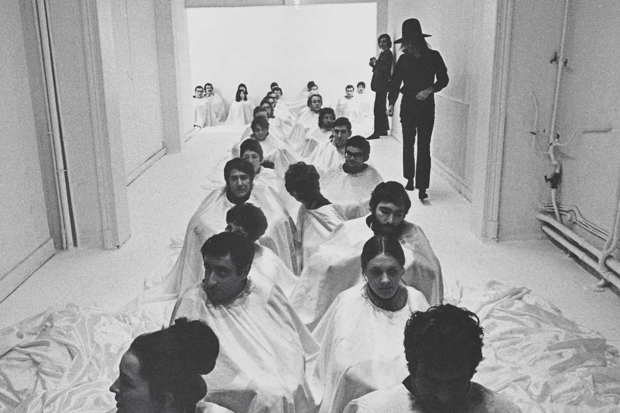 A Pink Silk Airplane for 100, performance at Wide White Space Gallery, 1969 Ann Demeulemeester: Ο Sébastien Meunier σε μια αποκλειστική συνέντευξη-9