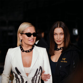 off-white-bella-και-gigi-hadid-στην-πασαρέλα-με-τη-μητέρα-το-137942
