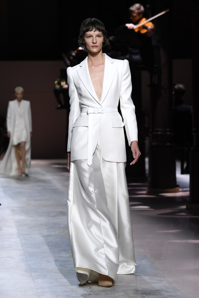 #SuzyCouture: Armani And Givenchy Provide Graceful Escapism | VOGUE.GR