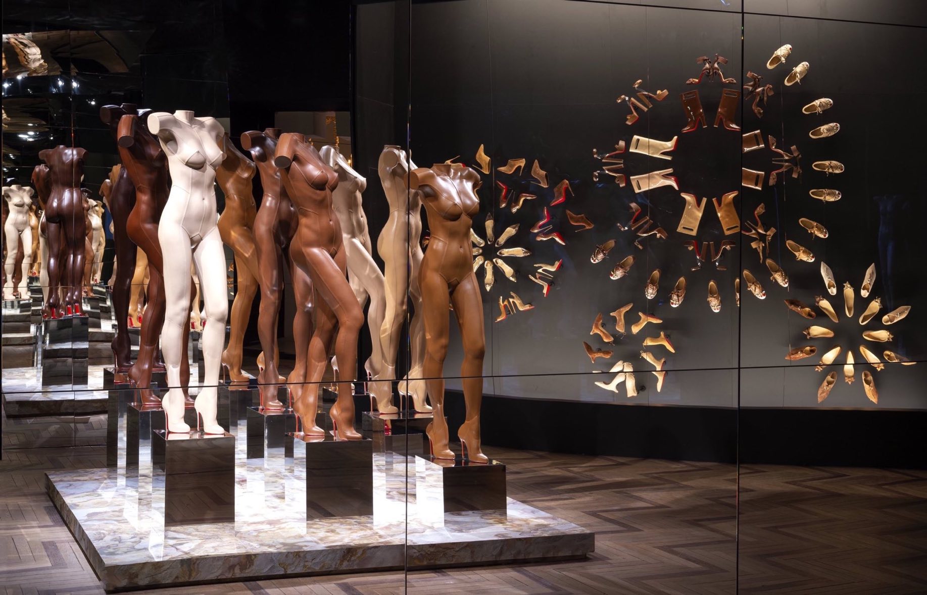 Έκθεση του Christian Louboutin στο Palais de la Porte Dorée-3