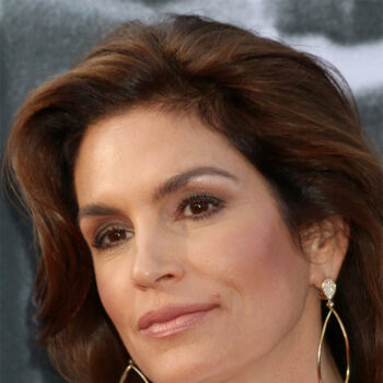 h-cindy-crawford-δουλεύει-από-το-σπίτι-και-μας-εμπνέ-137633