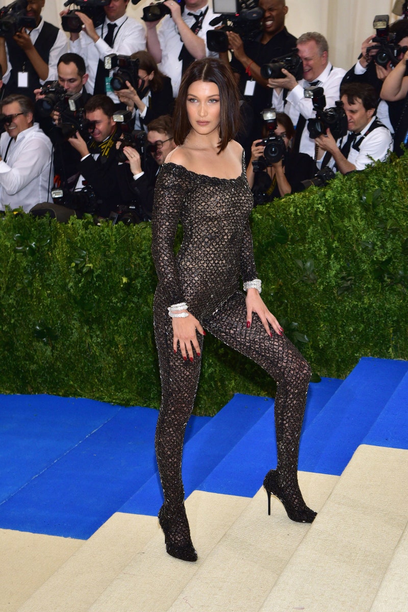 Bella Hadid 2017 30 εντυπωσιακά look που θα σας εμπνεύσουν να νικήσετε στο #MetGalaChallenge-16