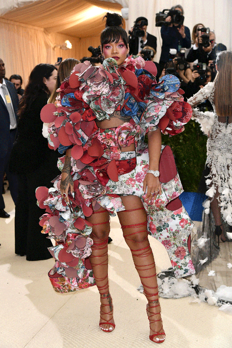 Rihanna 2017 30 εντυπωσιακά look που θα σας εμπνεύσουν να νικήσετε στο #MetGalaChallenge-18