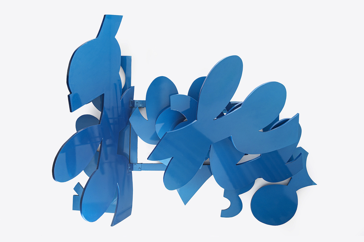 Chryssa (Χρύσα Βαρδέα) London Cityscape - Picadilly Circus I | Τοπίο του Λονδίνου - Picadilly Circus Ι 1989 Επιζωγραφισμένο αλουμίνιο | 143 × 172 × 60 cm Κουνέλλης, Takis & παιδική φαντασία στις καλοκαιρινές εκθέσεις του Ιδρύματος Β&Ε Γουλανδρή-2