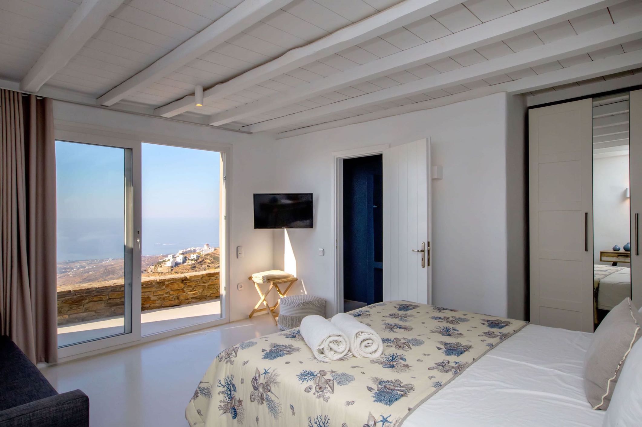 Aeolis Tinos Suites: Στην Τήνο δε συμβαίνει μόνο ένα θαύμα-3