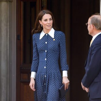 shirt-dress-το-it-φόρεμα-που-δεν-αποχωρίζεται-η-ka-150202