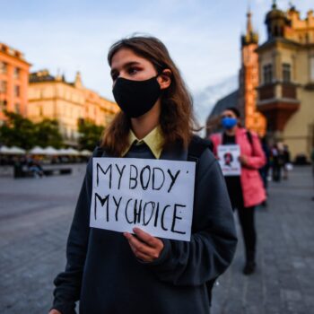 πολωνία-διαδηλωτές-στέλνουν-ένα-ηχηρ-153388