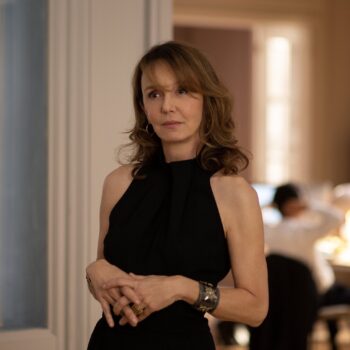 το-emily-in-paris-επιστρέφει-και-μαζί-το-απόλυτο-style-icon-154827