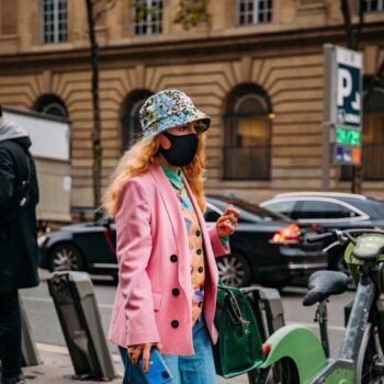 baggy-jeans-8-lockdown-friendly-κομμάτια-που-θα-λατρέψετε-154500