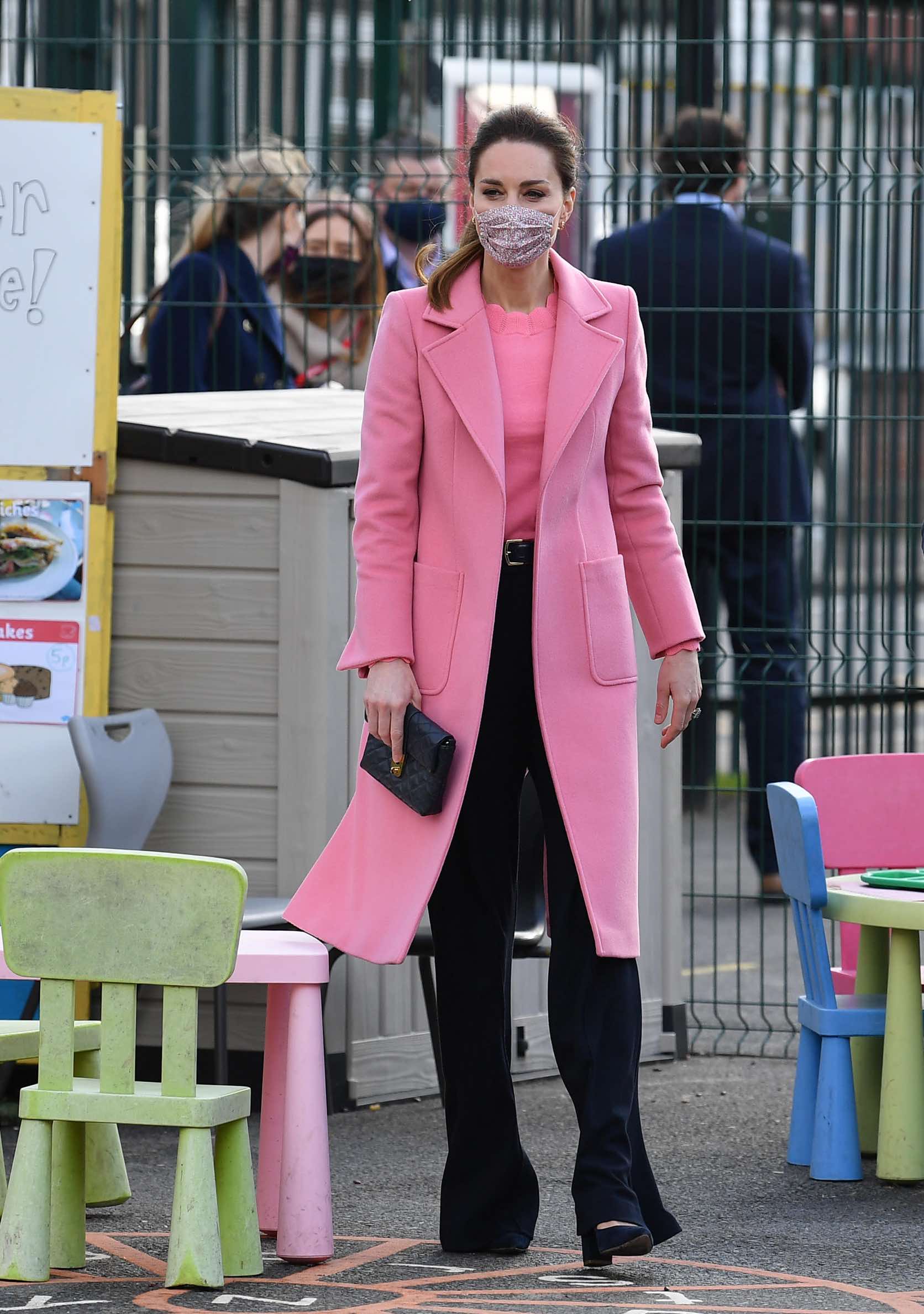 celebrity-style-το-ροζ-παλτό-της-kate-middleton-είναι-η-τέλεια-ι-168364