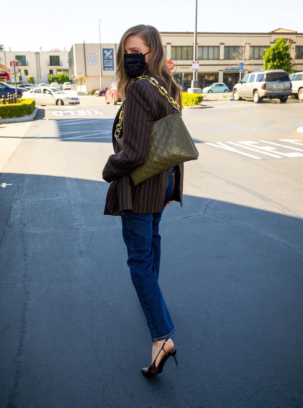 Chloë Grace Moretz Αυτή είναι η νέα it bag του οίκου Louis Vuitton που λατρεύουν οι celebrities-3