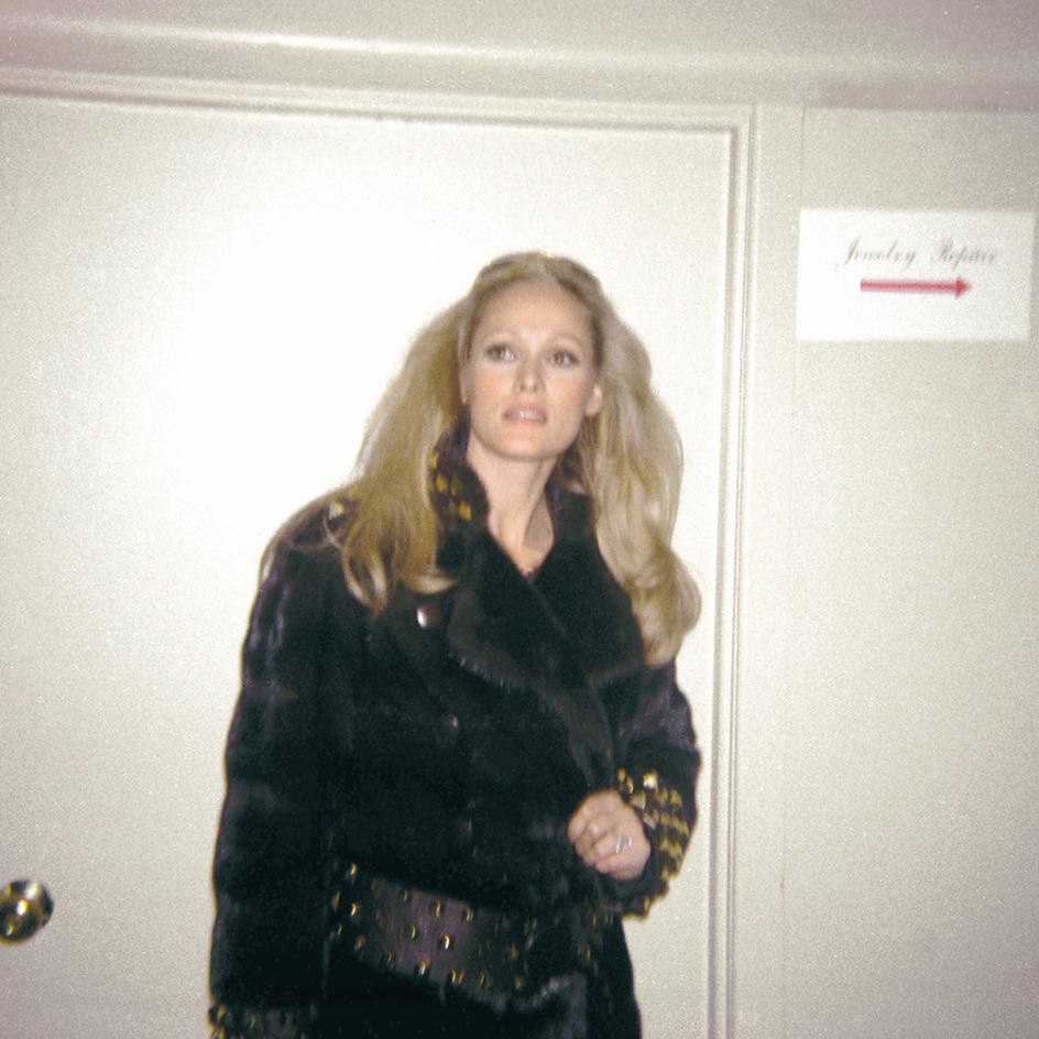 Ursula Andress Filep’s Scrapbook: Starstruck – Ο Μαγικός Κόσμος του Gary Lee Boas-10