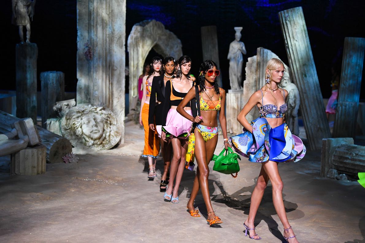 Medusa Blond: Η συνέντευξη της Donatella Versace στη Vogue Greece-10