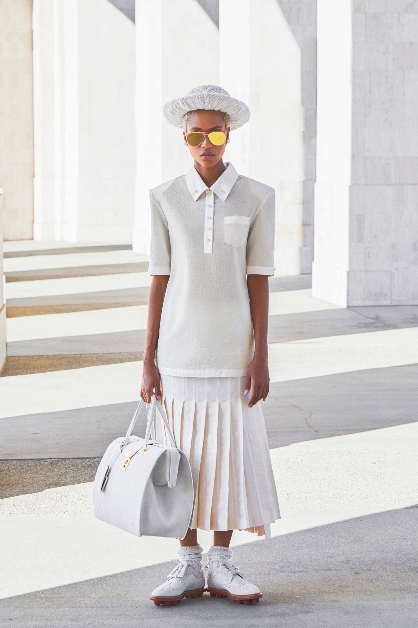 Thom Browne ss21 Sneakers και φούστα: 7 συνδυασμοί για την άνοιξη-4