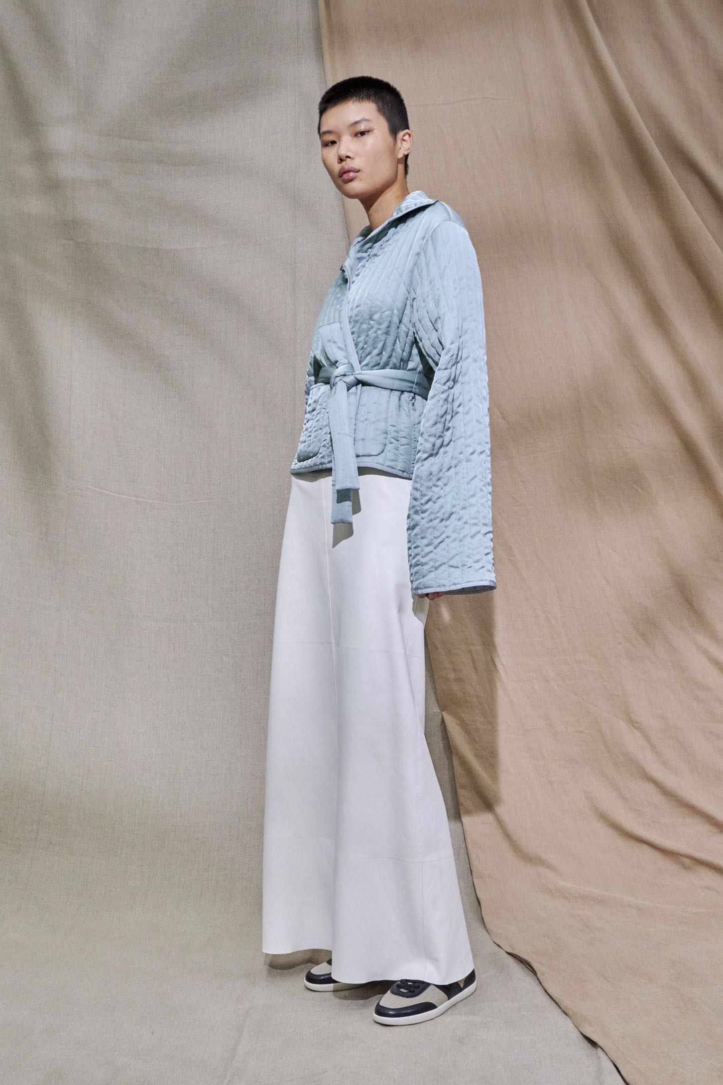 Tod's ss21 Sneakers και φούστα: 7 συνδυασμοί για την άνοιξη-6