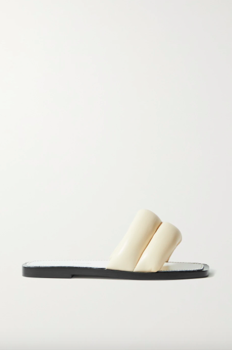 Puffy Sandals: Αυτά είναι τα flat που θα βλέπουμε συνέχεια το καλοκαίρι-1