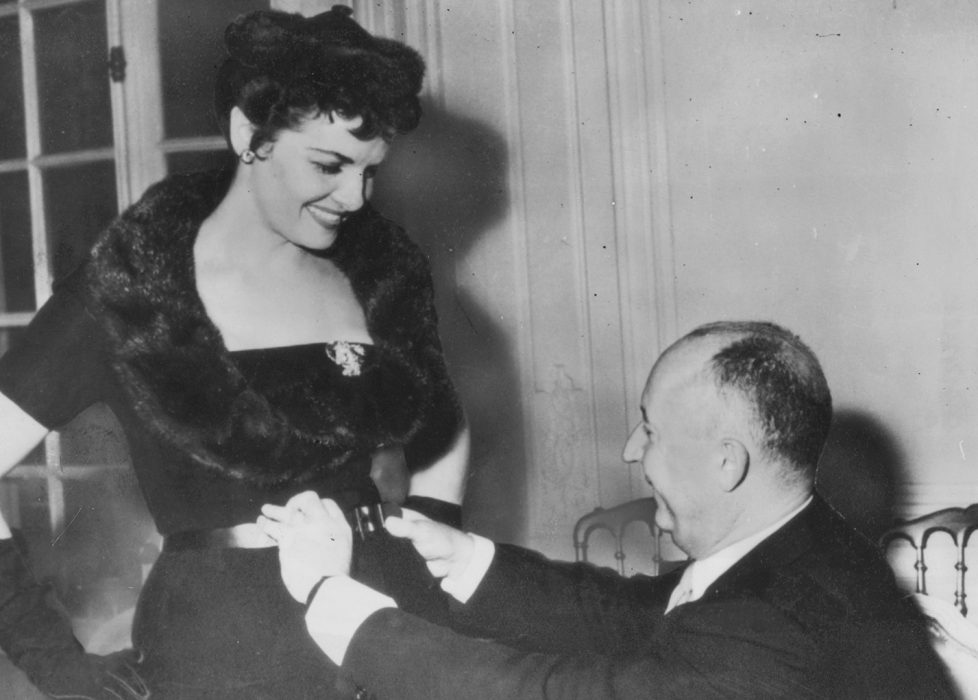 O Christian Dior στο ατελιέ του μέσα από 10 σπάνιες φωτογραφίες-7
