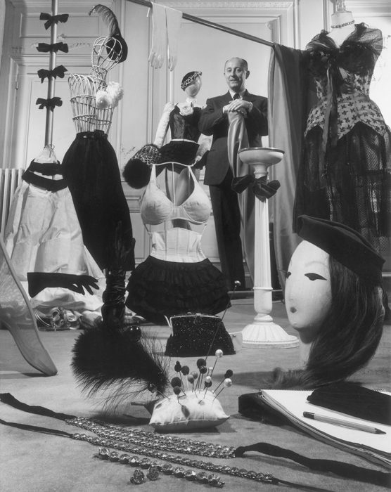 O Christian Dior στο ατελιέ του μέσα από 10 σπάνιες φωτογραφίες-3