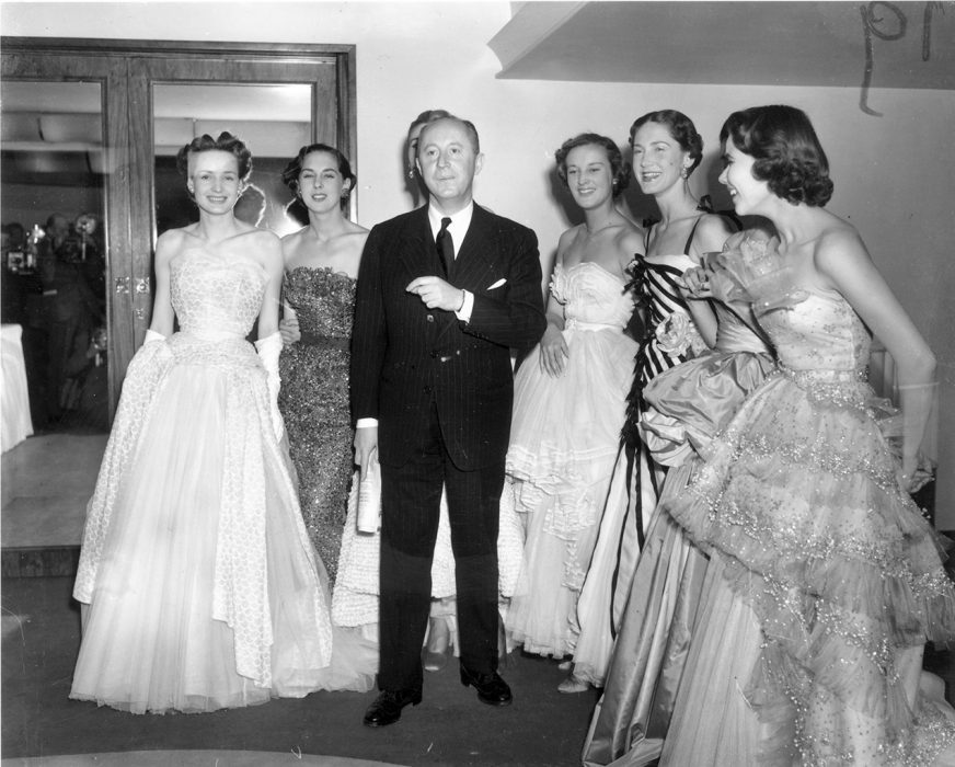 O Christian Dior στο ατελιέ του μέσα από 10 σπάνιες φωτογραφίες-6