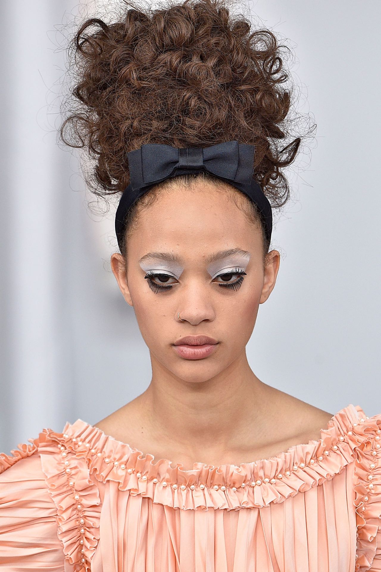 AW16 Chanel Catwalk: 16 hairstyles με φιόγκους στα μαλλιά-10