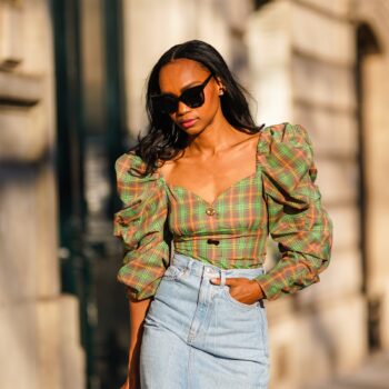 τζιν-φούστα-3-τοπ-συνδυασμοί-για-το-φθι-193271