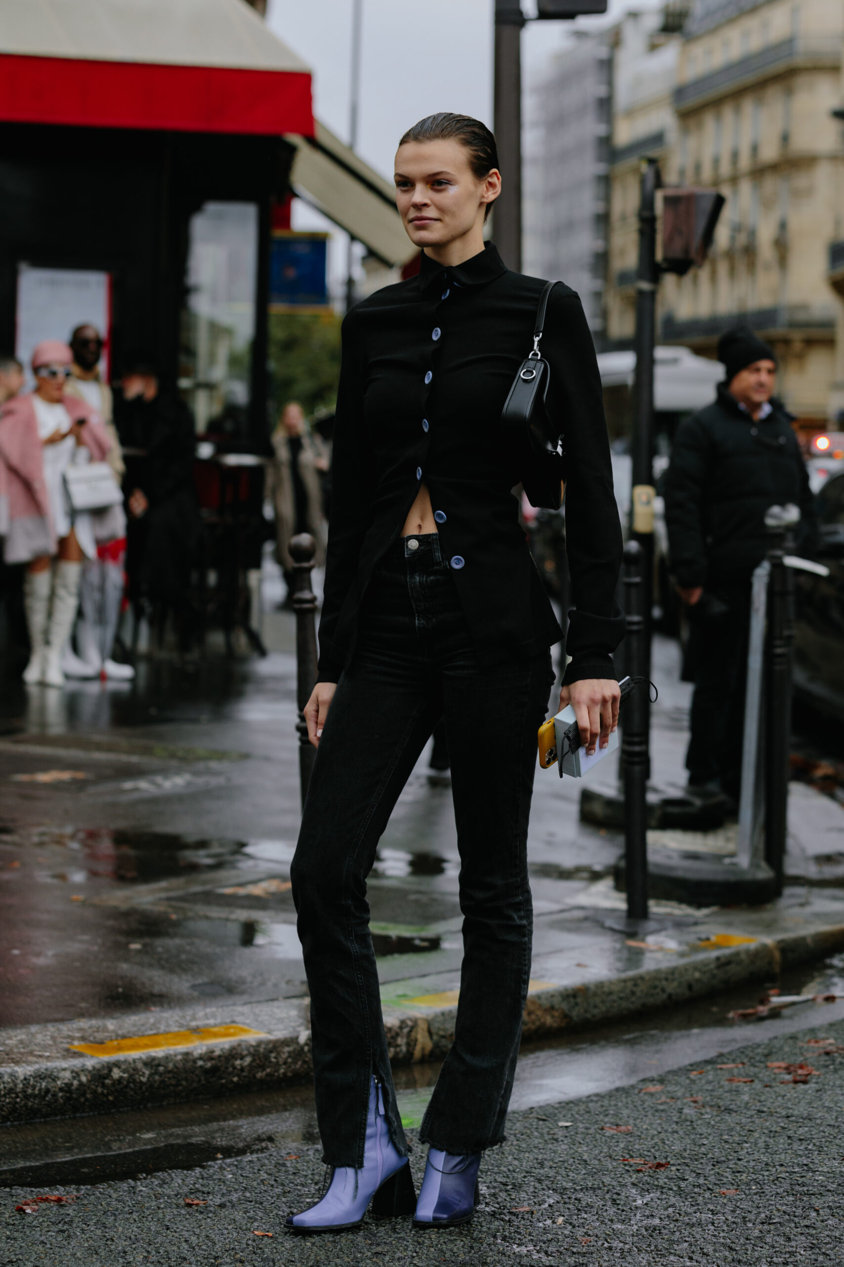Total black: 10 fresh εμφανίσεις για everyday looks-7