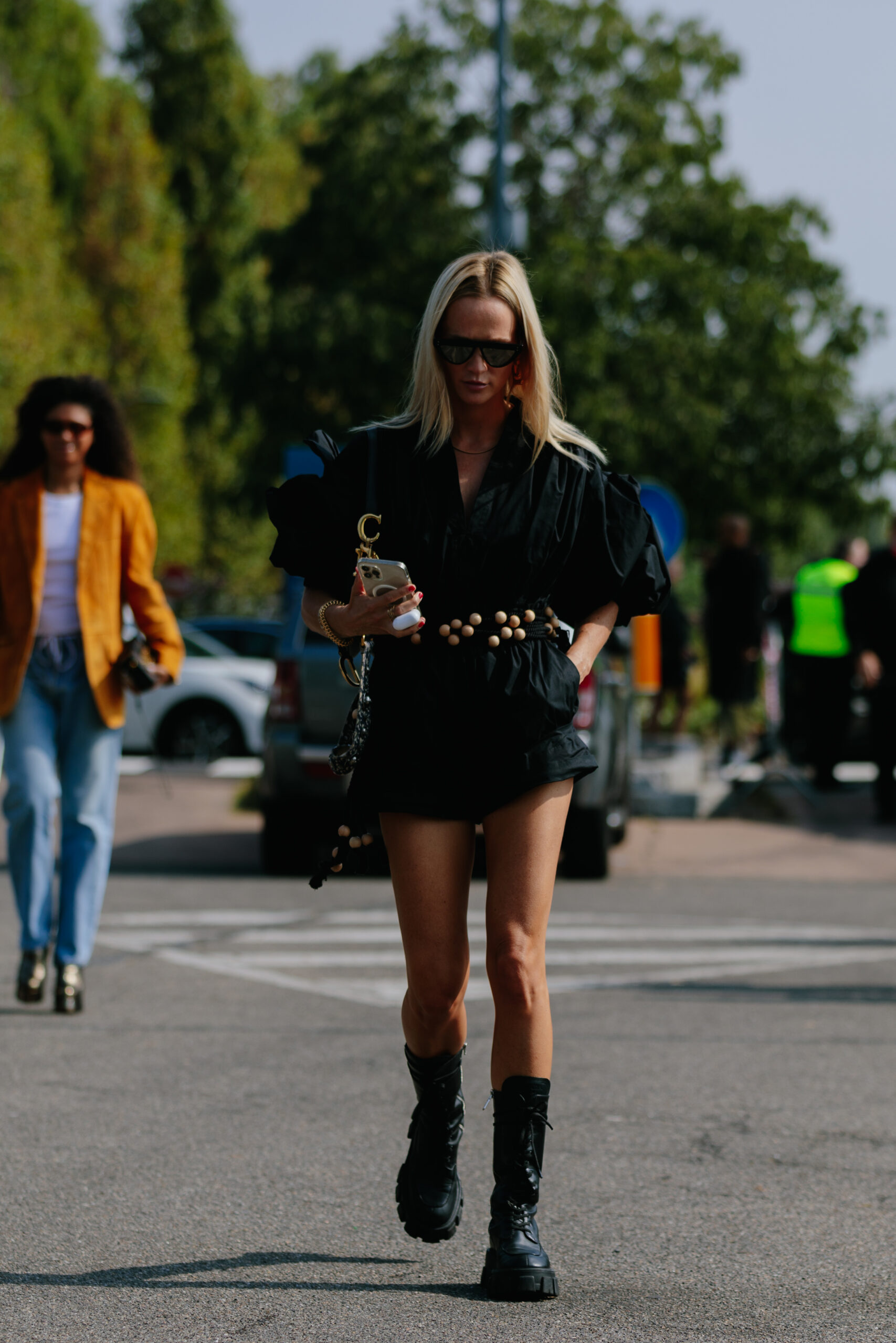 Total black: 10 fresh εμφανίσεις για everyday looks-2