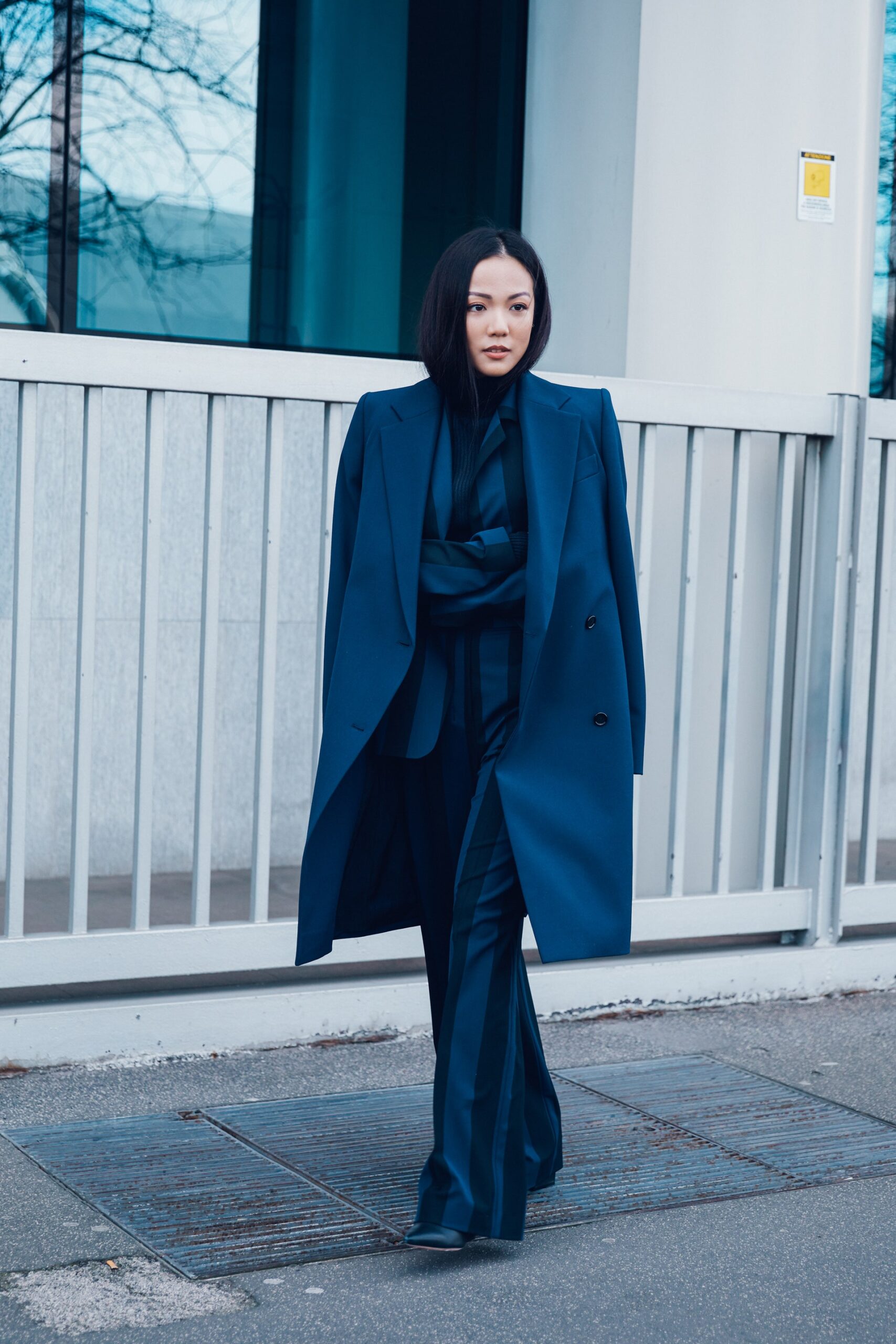 Navy blue: 15 looks αποδεικνύουν πως είναι τόσο chic όσο και το μαύρο-3