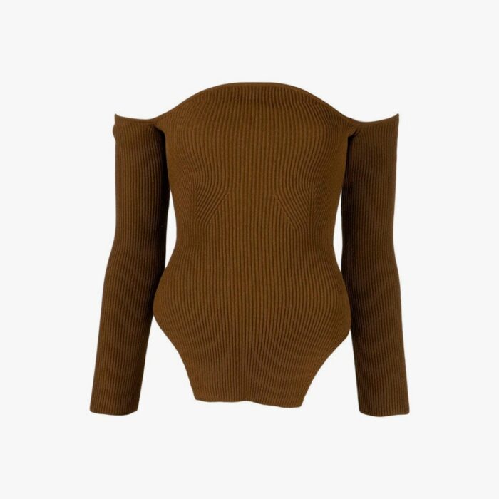 Τα off shoulder τοπ είναι το new sexy του χειμώνα-3