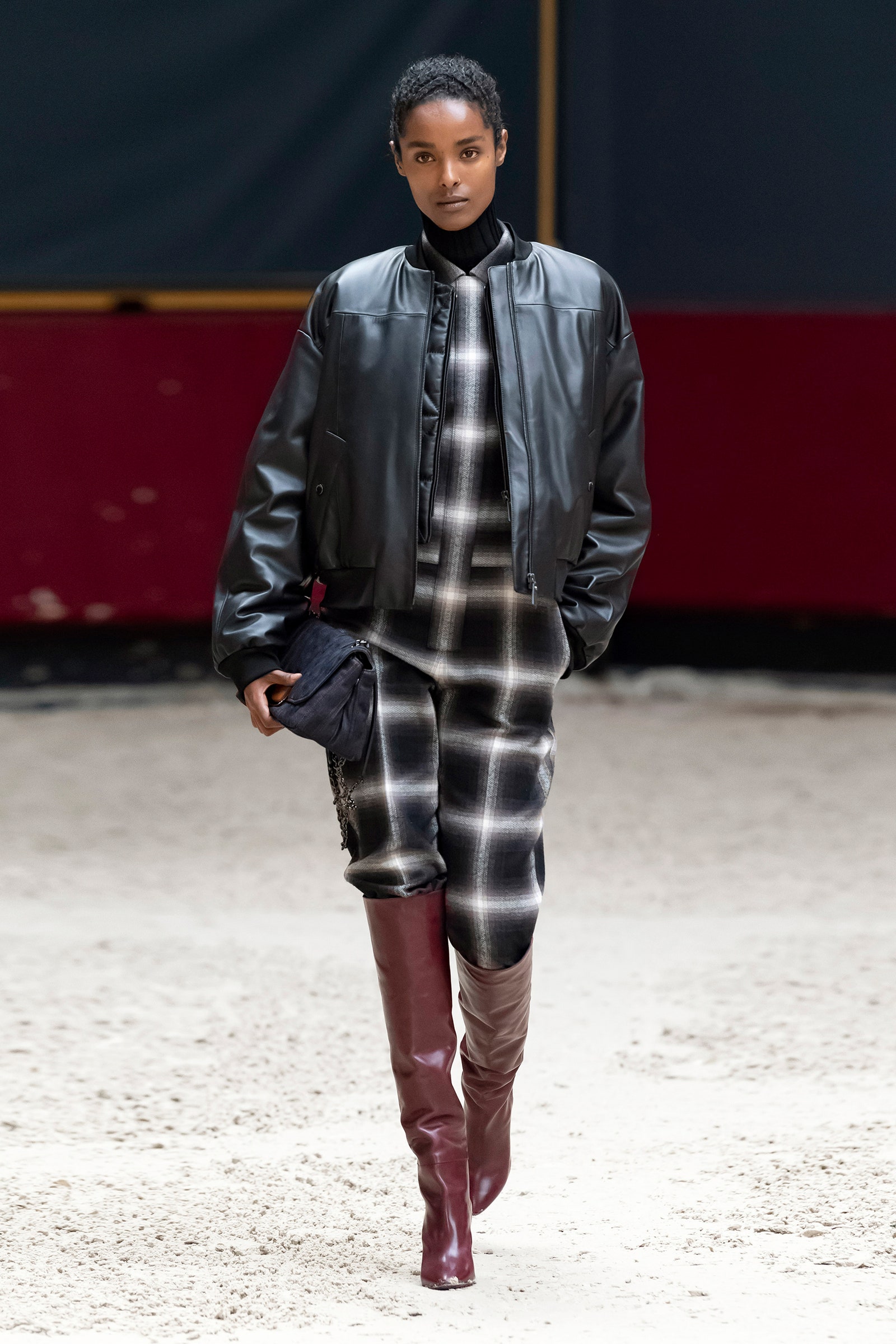 Boots over pants: Ο συνδυασμός που κάνουμε ξανά φέτος-2