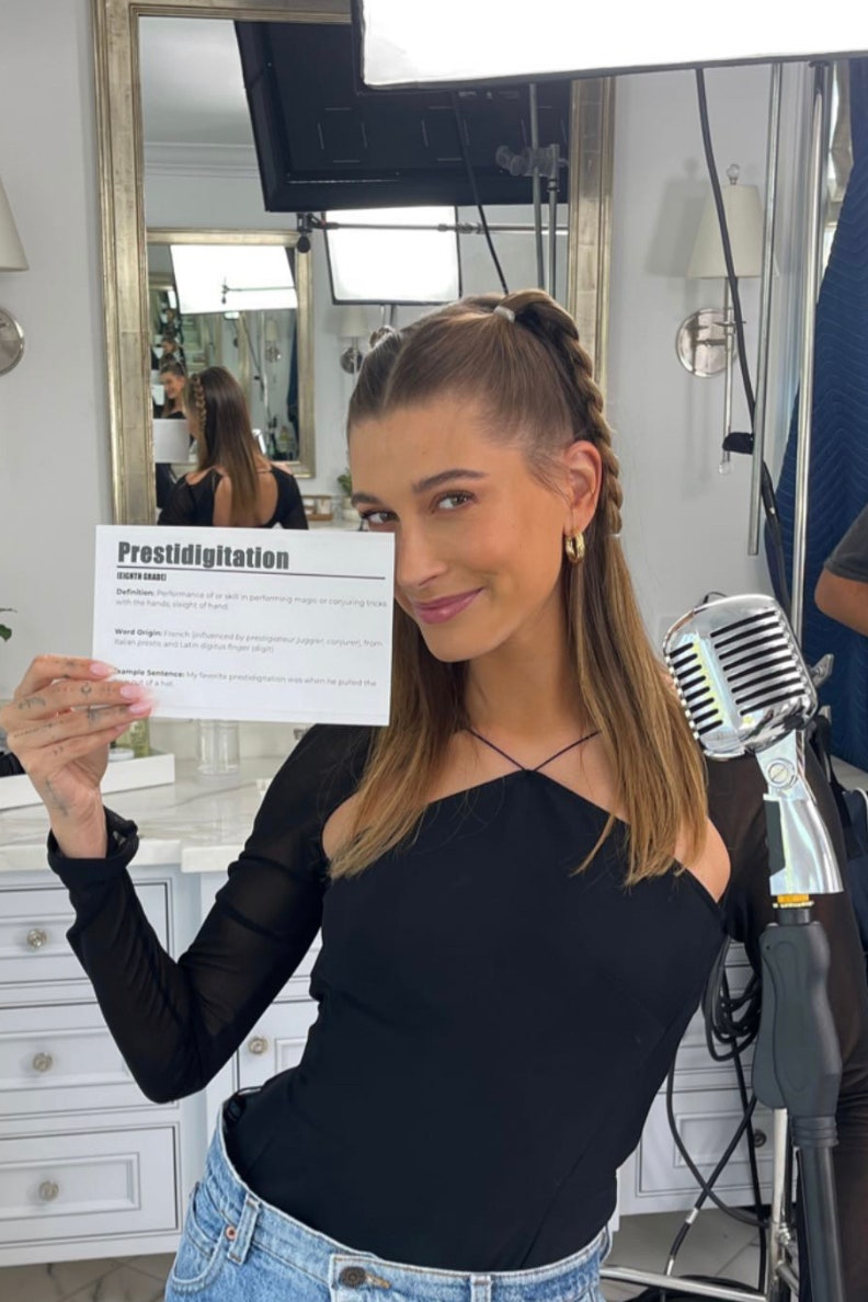 Hailey Bieber: Πώς πετυχαίνει το τέλειο preppy-sexy στυλ-4