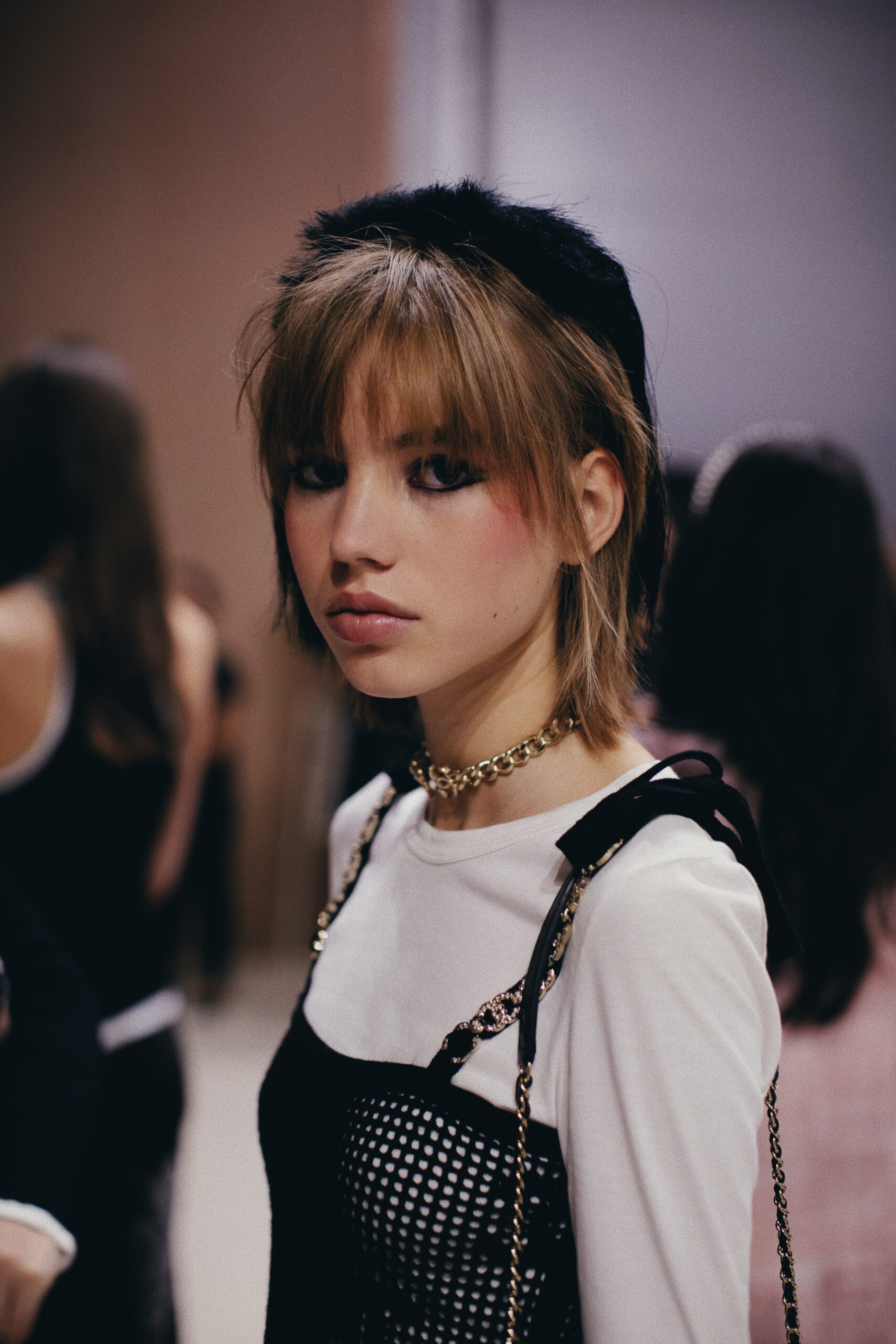 H Vogue αποκλειστικά στο backstage του Chanel Cruise 21/22 show στο Dubai-8