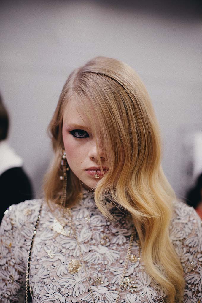 H Vogue αποκλειστικά στο backstage του Chanel Cruise 21/22 show στο Dubai-7