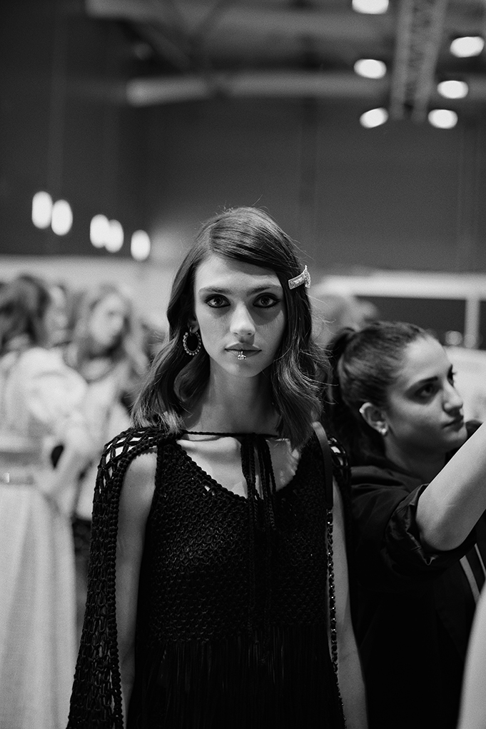 H Vogue αποκλειστικά στο backstage του Chanel Cruise 21/22 show στο Dubai-6