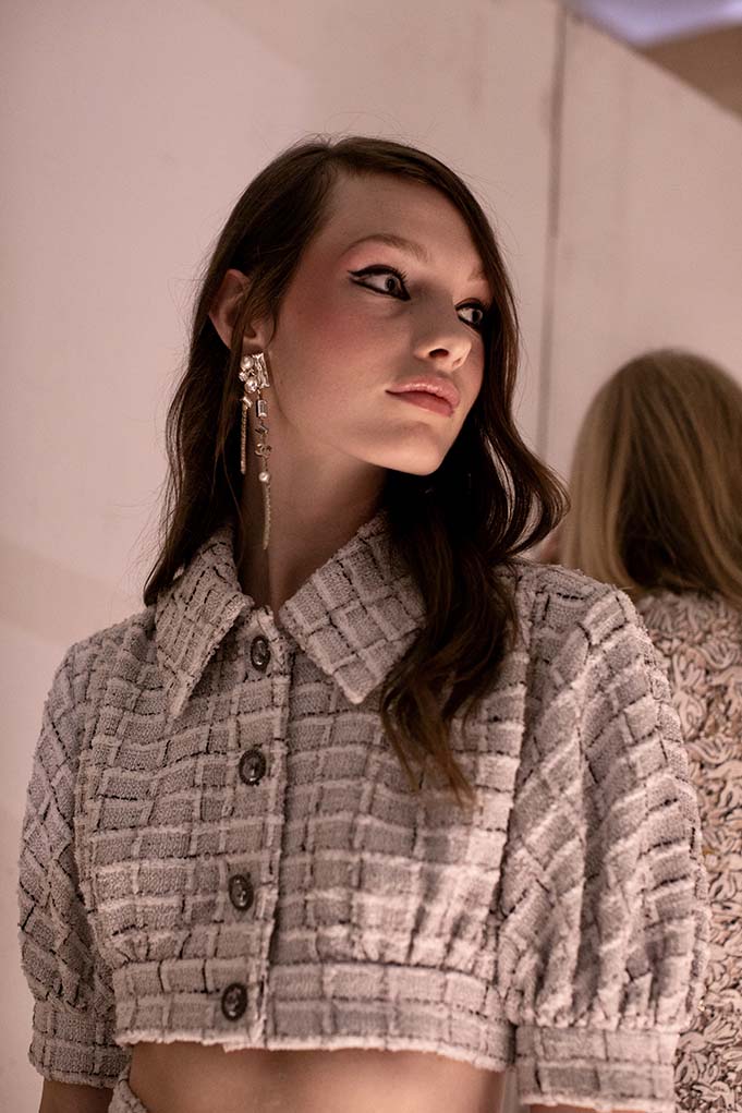 H Vogue αποκλειστικά στο backstage του Chanel Cruise 21/22 show στο Dubai-4
