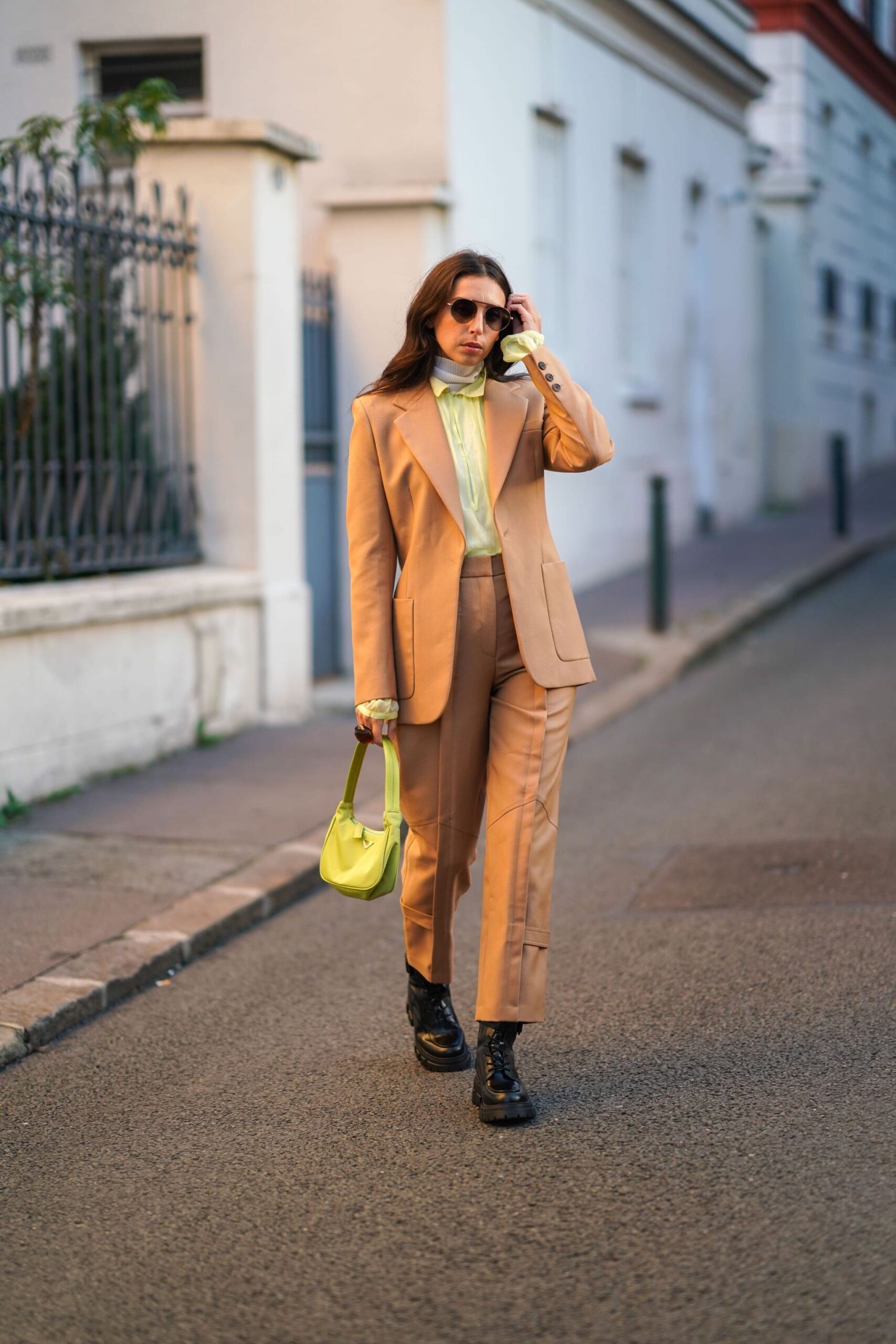 Τα πιο ωραία casual look ολοκληρώνονται με biker boots-3