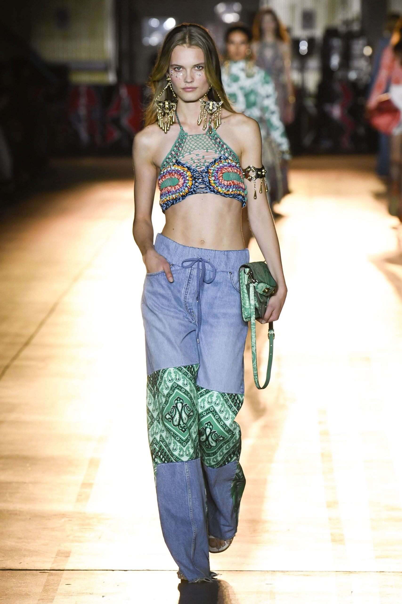 Jeans στο γραφείο: Οι πιο updated συνδυασμοί για τον χειμώνα-3