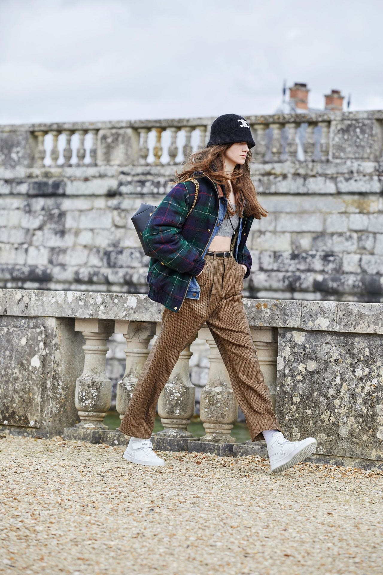 Celine Μπεζ παντελόνι: Τα πιο ωραία outfit για τον χειμώνα-3