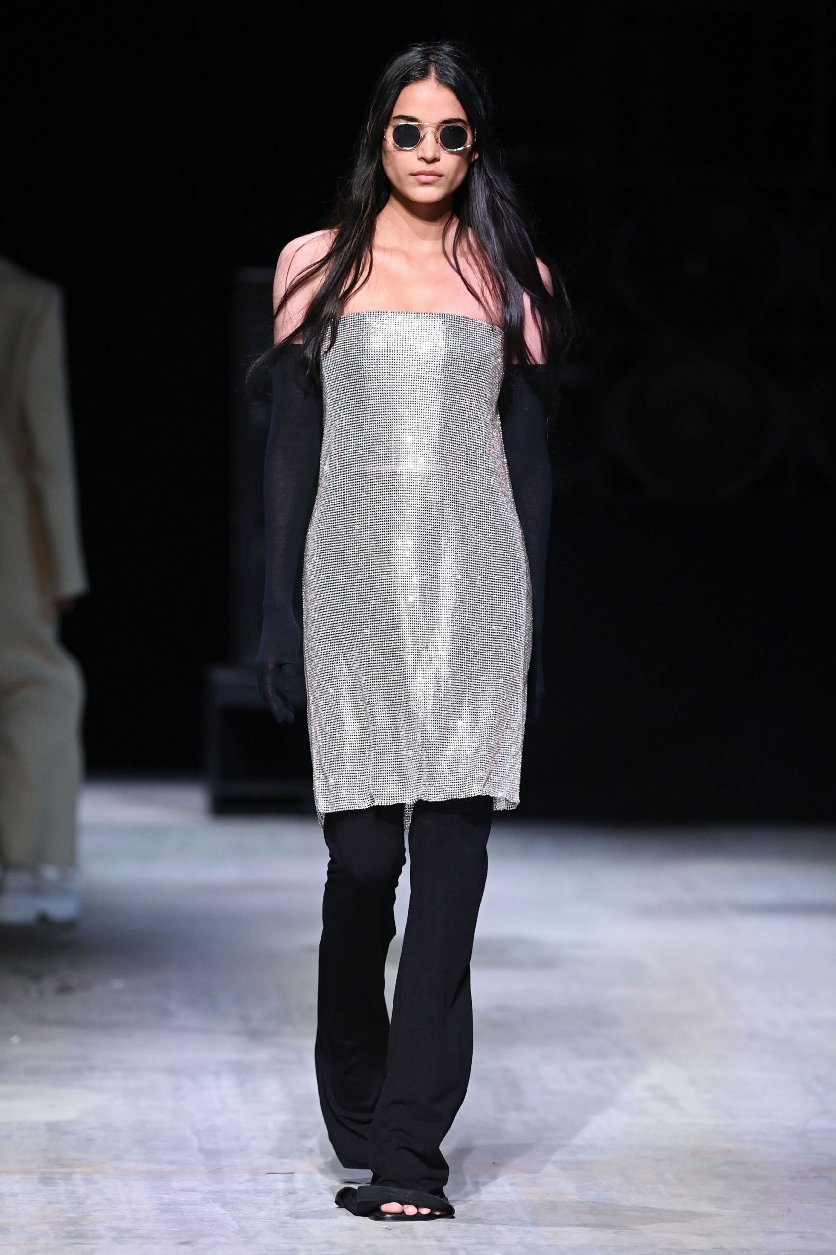 Τα πιο ωραία party look του χειμώνα γίνονται με metallics-4