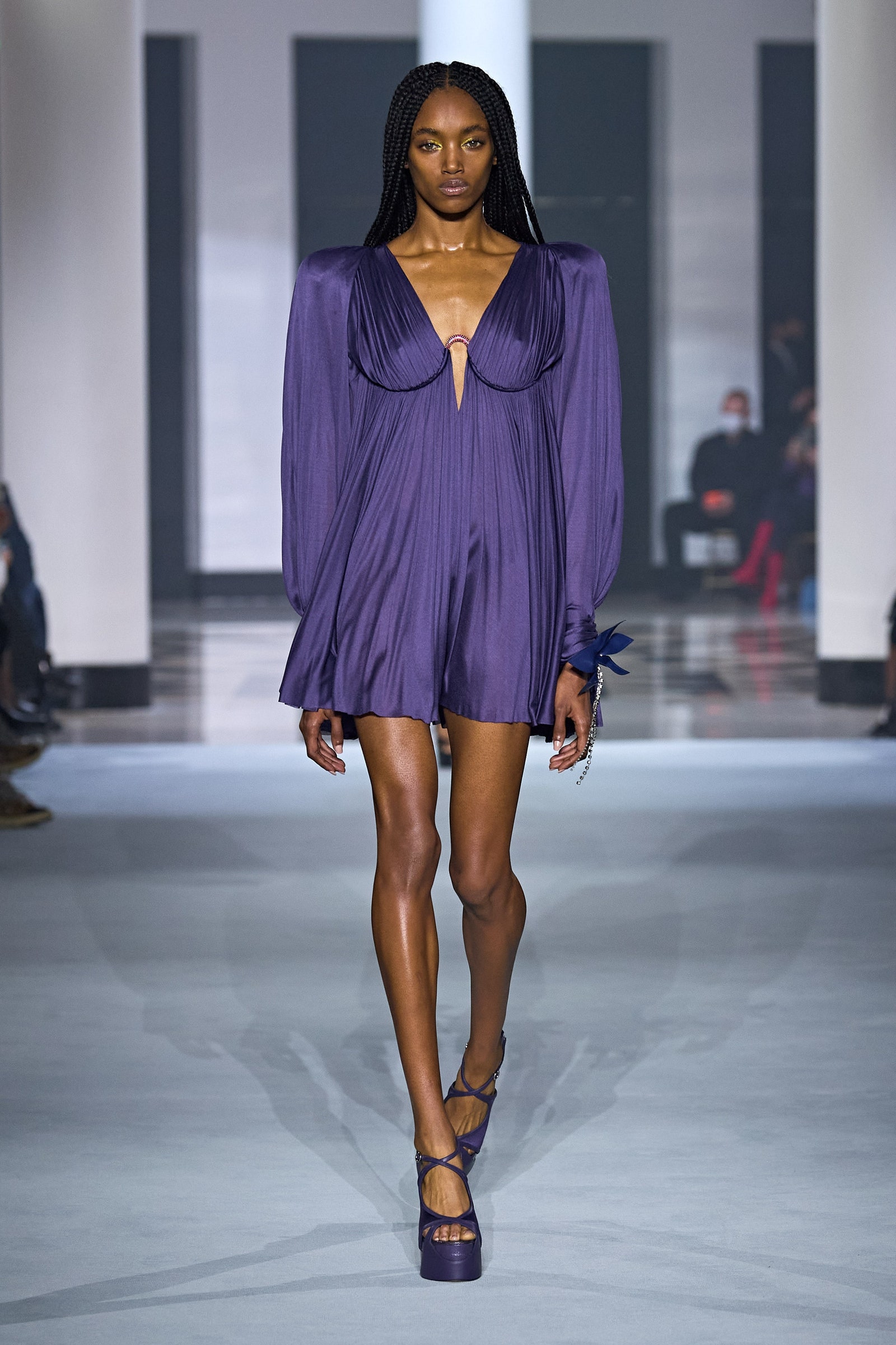 Το Very Peri είναι το χρώμα της Pantone για το 2022 και η Vogue έχει τις λεπτομέρειες-1