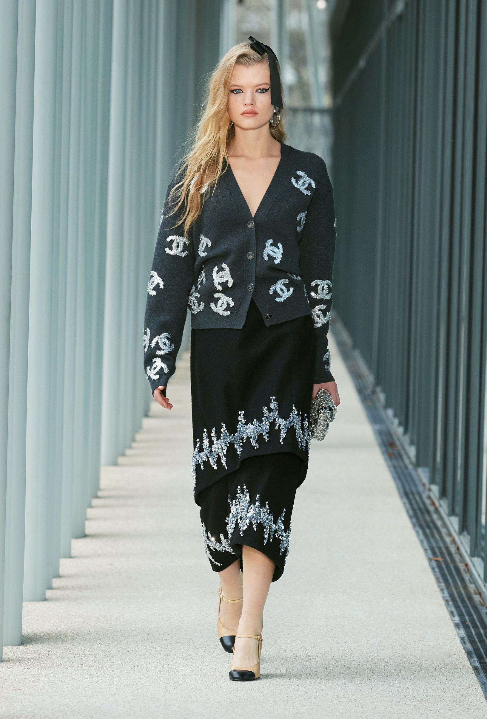 Τα πλεκτά cardigans είναι Chanel approved-3