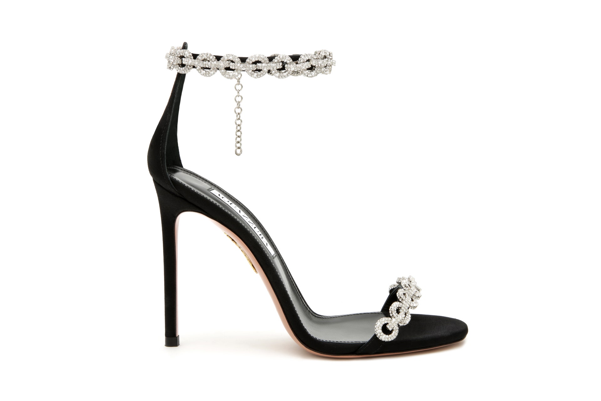Ο Edgardo Osorio και η Alex Rivière αποκαλύπτουν τα go-to shoes των Χριστουγέννων στη Vogue Greece-10