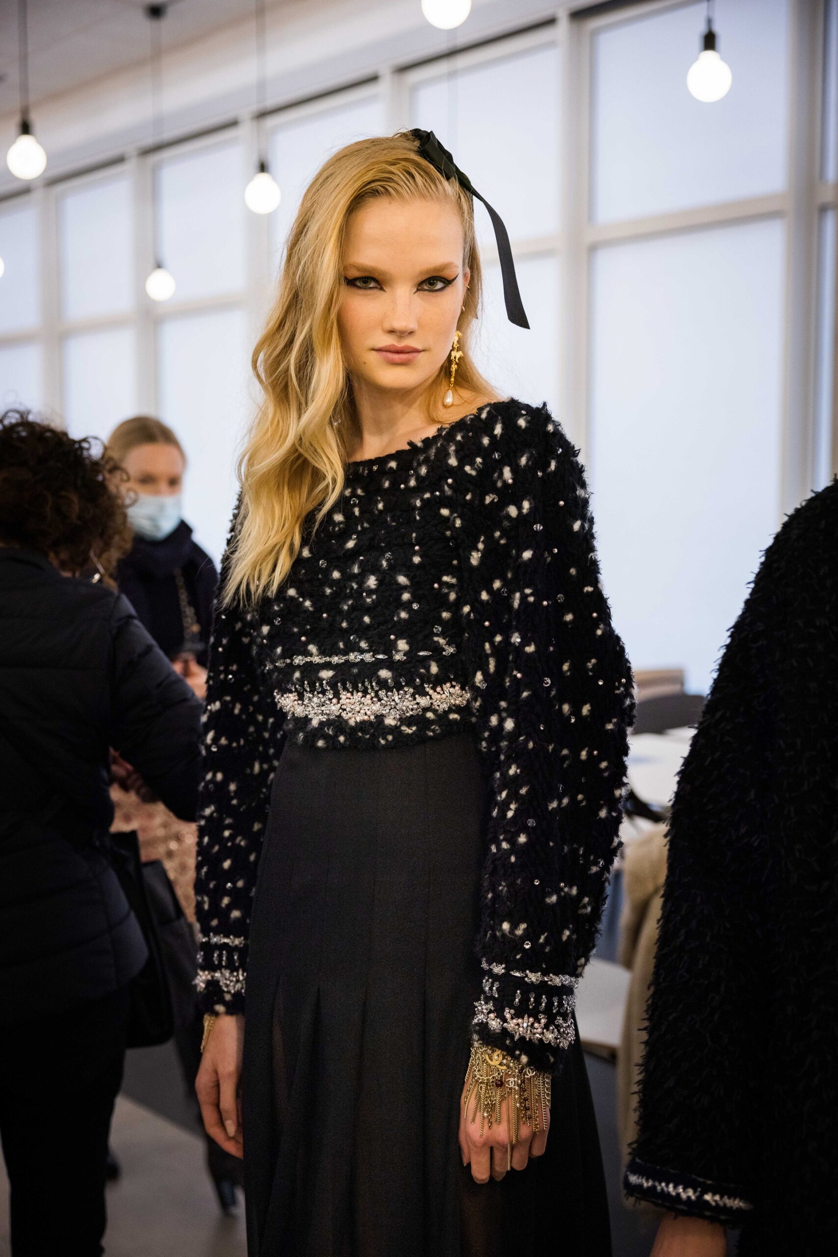 Η Vogue στο backstage του Chanel Métiers d’Art show-15