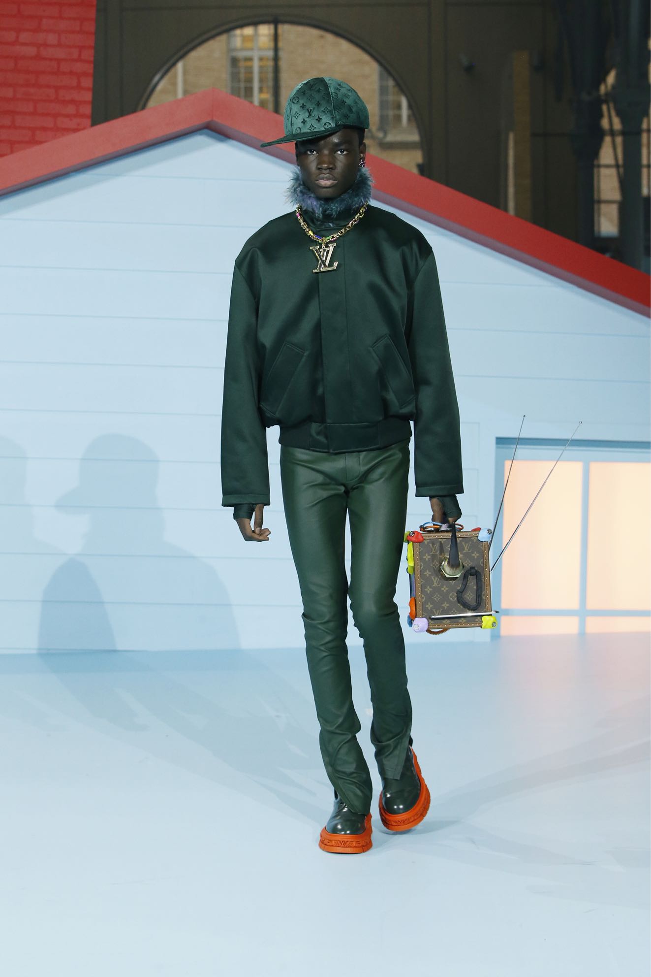 Ό,τι πρέπει να ξέρετε για το τελευταίο show του Virgil Abloh στον Louis Vuitton-4