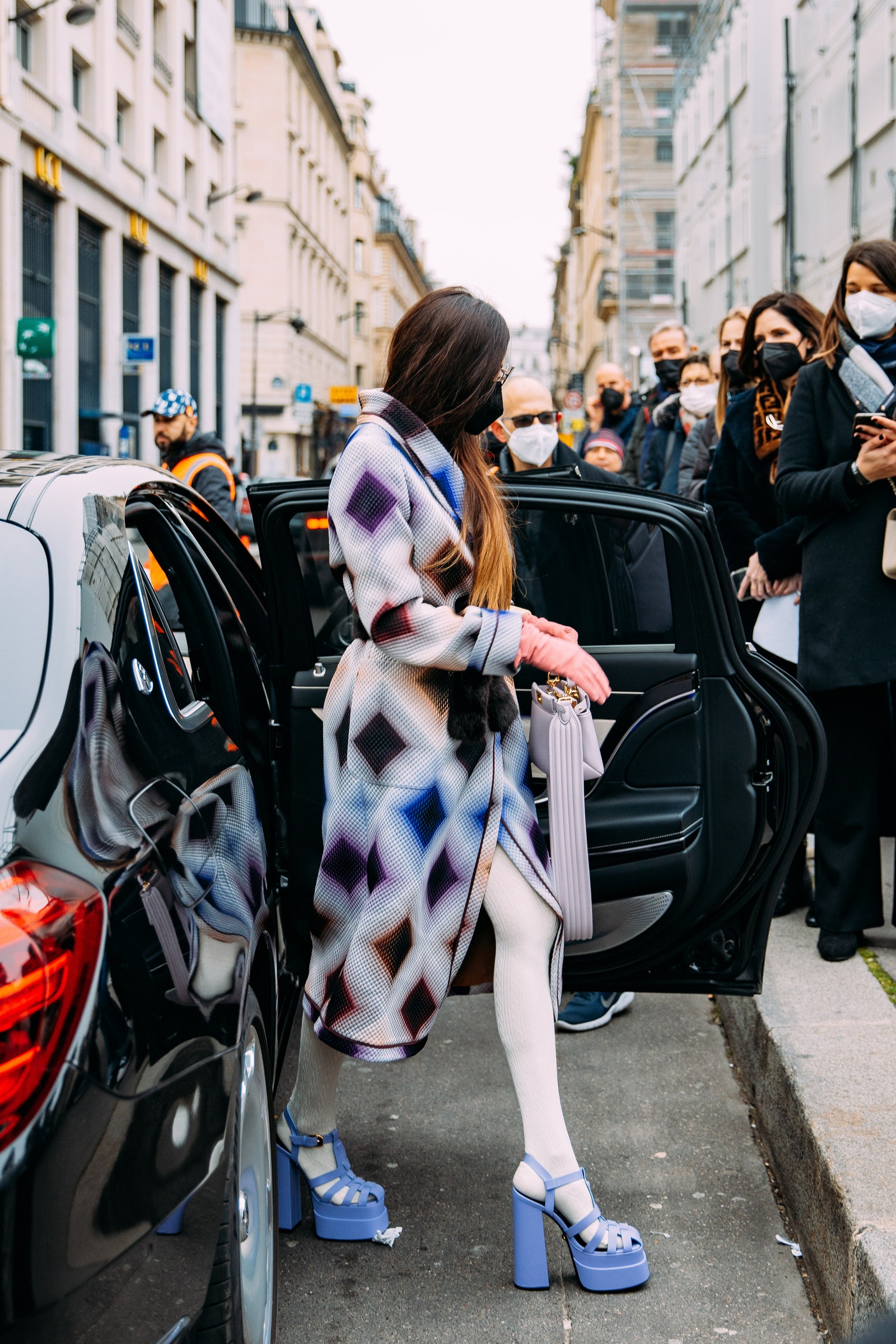 Οι mini bags είναι ξανά το must του street style-6