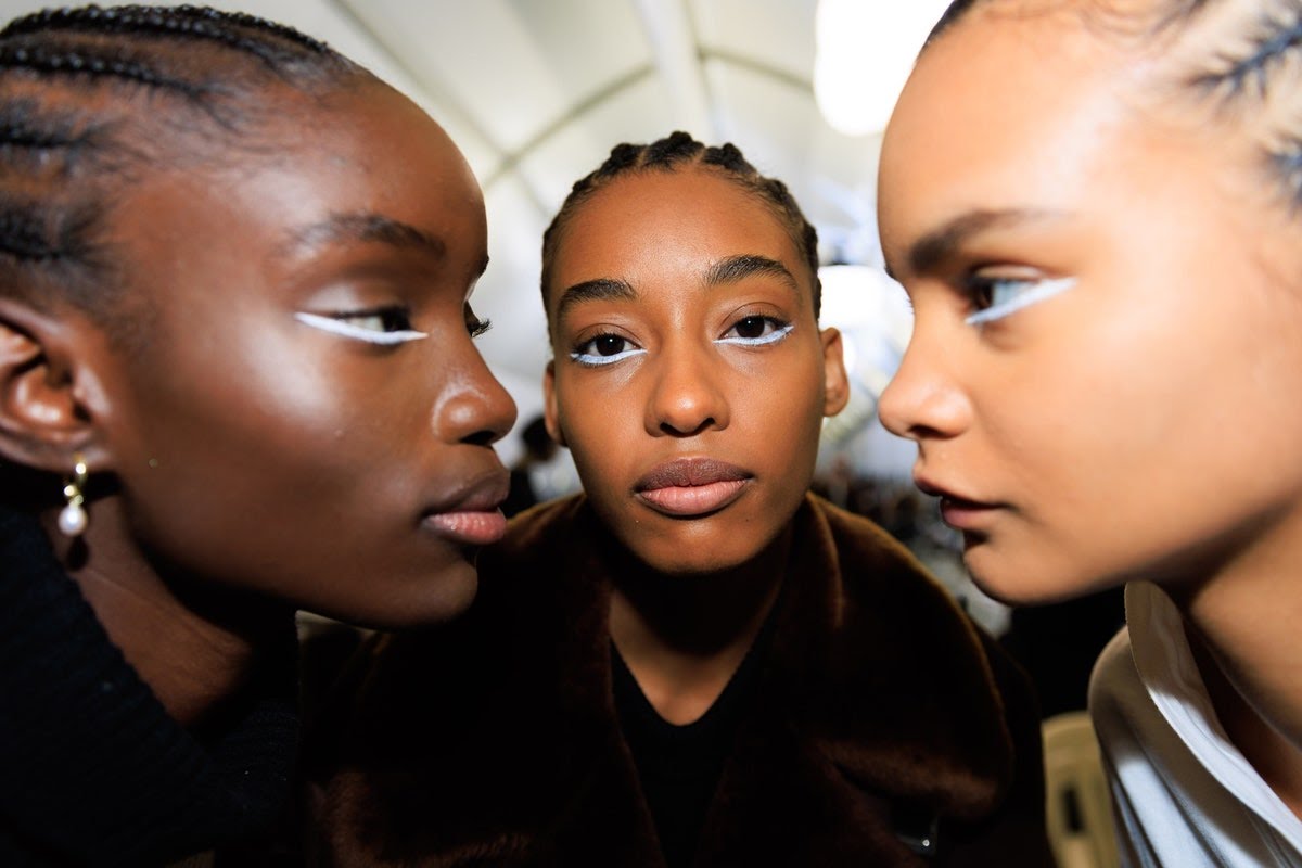 Λευκό eyeliner: Θα γίνει το make-up statement της Άνοιξης-3