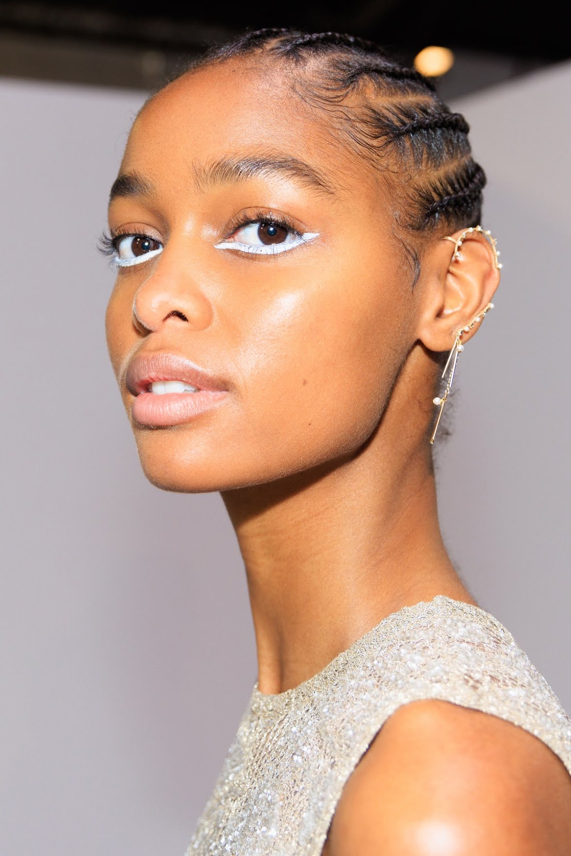 Λευκό eyeliner: Θα γίνει το make-up statement της Άνοιξης-2