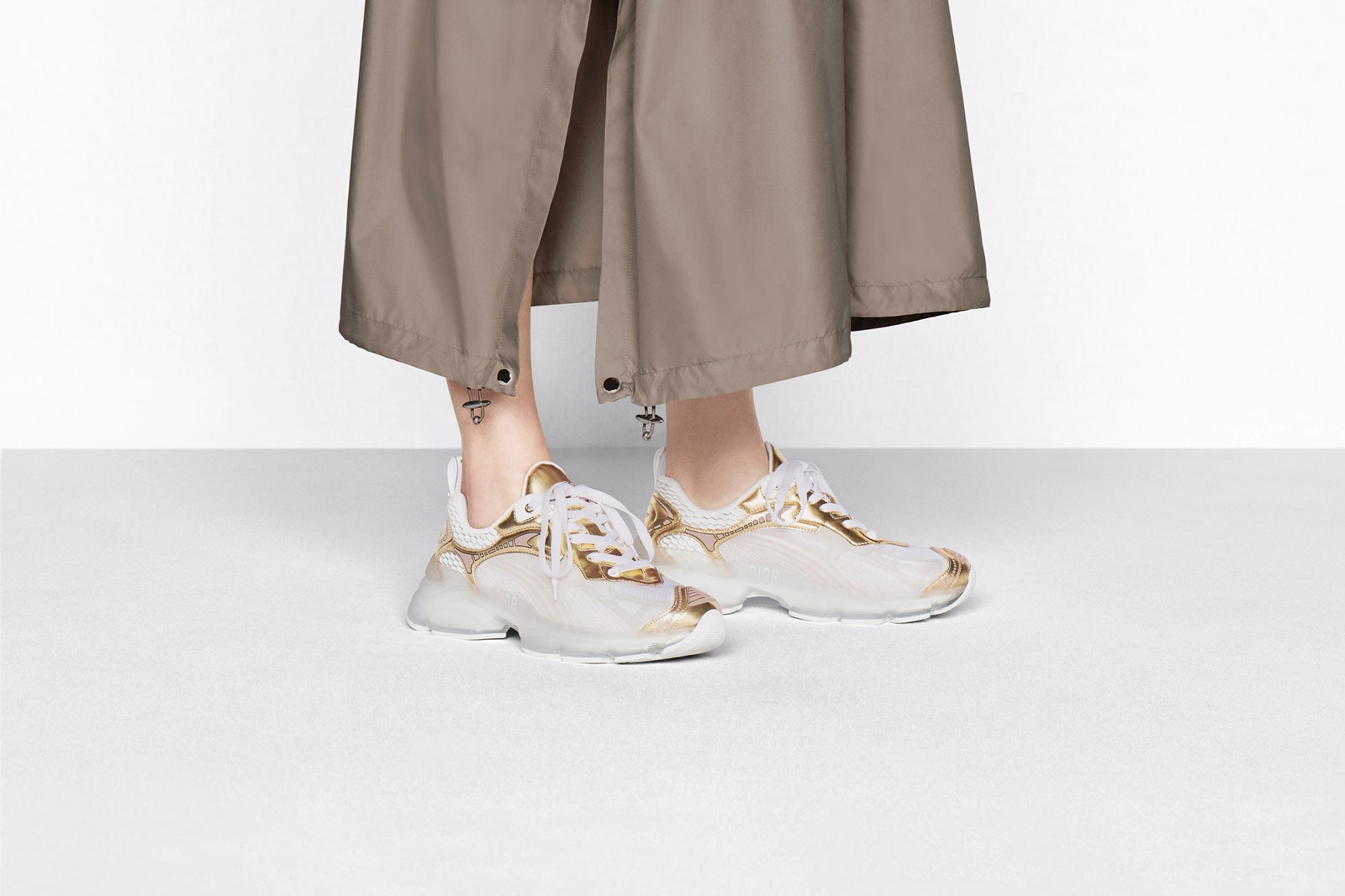 Διάφανα sneakers: Θα τολμήσετε την τάση;-3